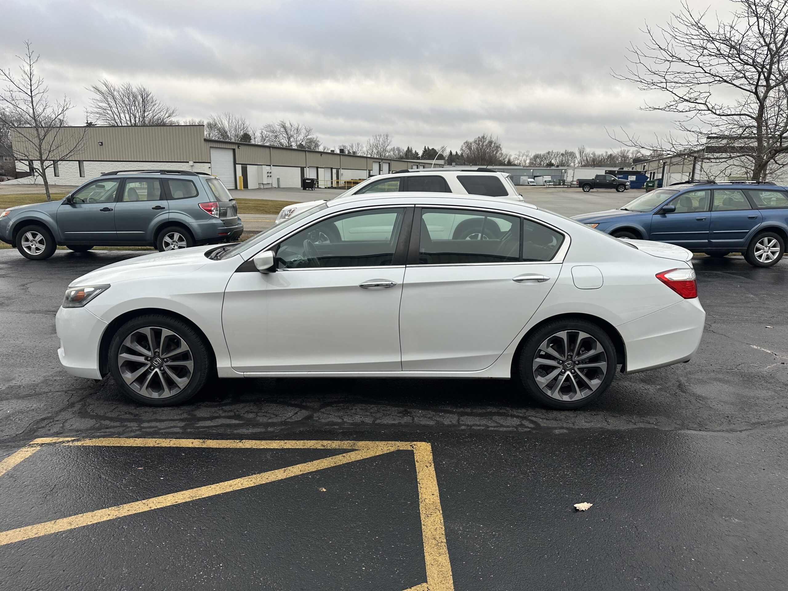 
								2015 Honda Accord Sport One Owner full									