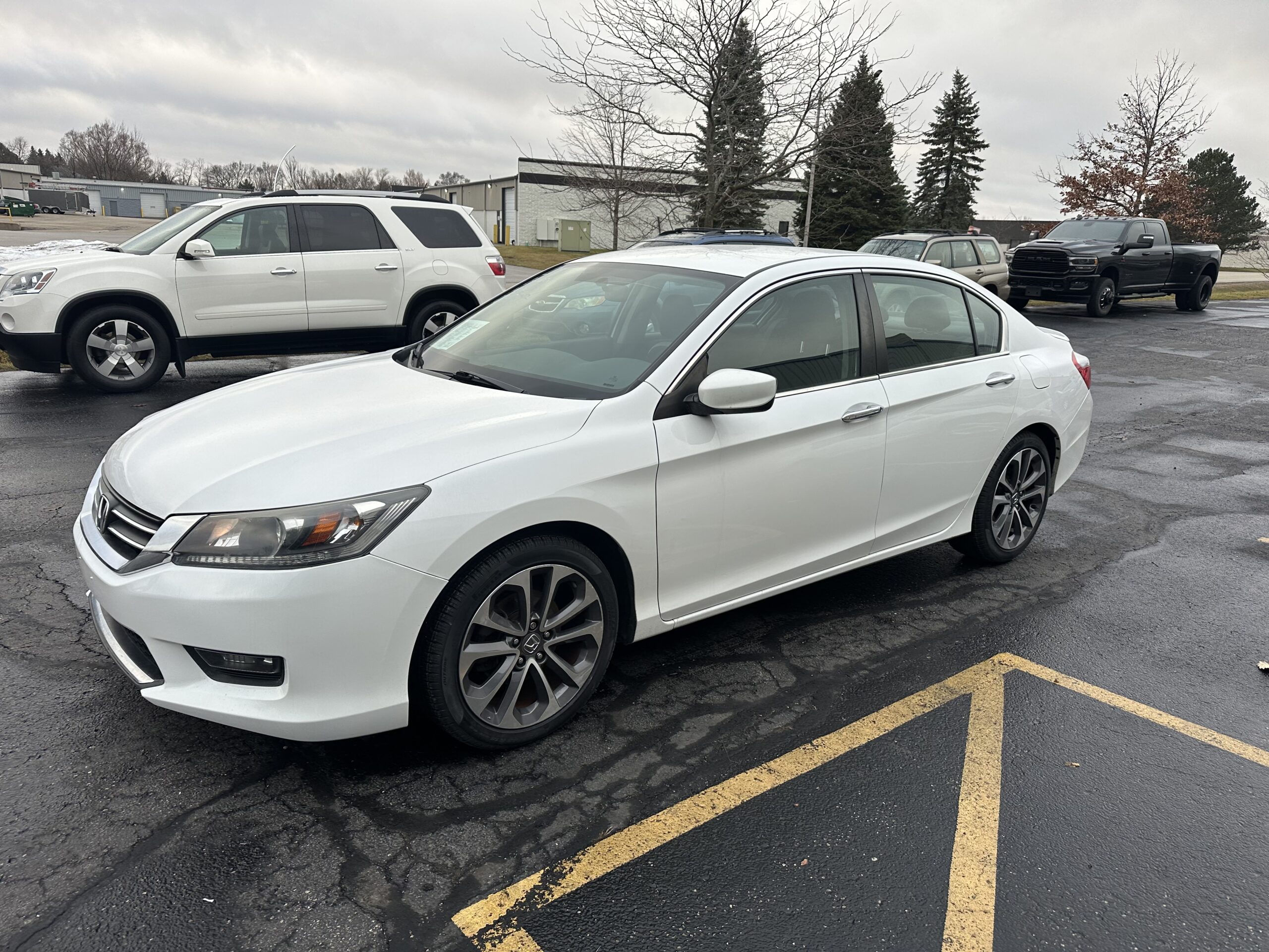 
								2015 Honda Accord Sport One Owner full									