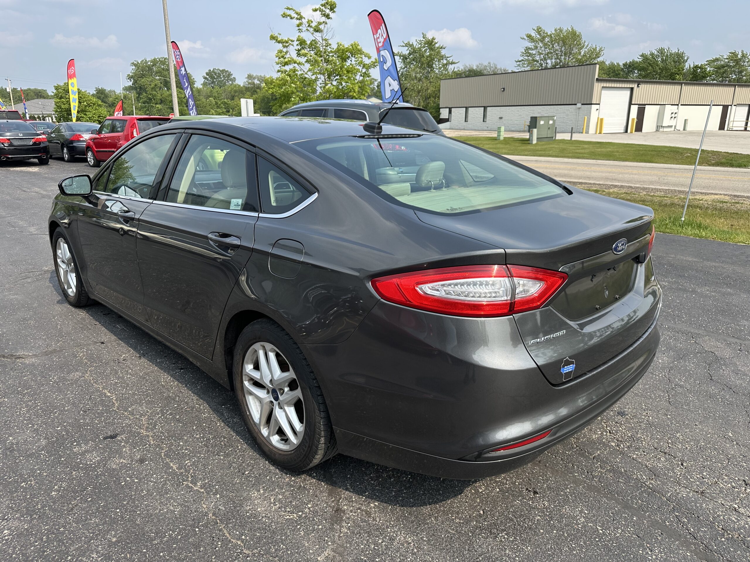 
								2015 Ford Fusion SE full									