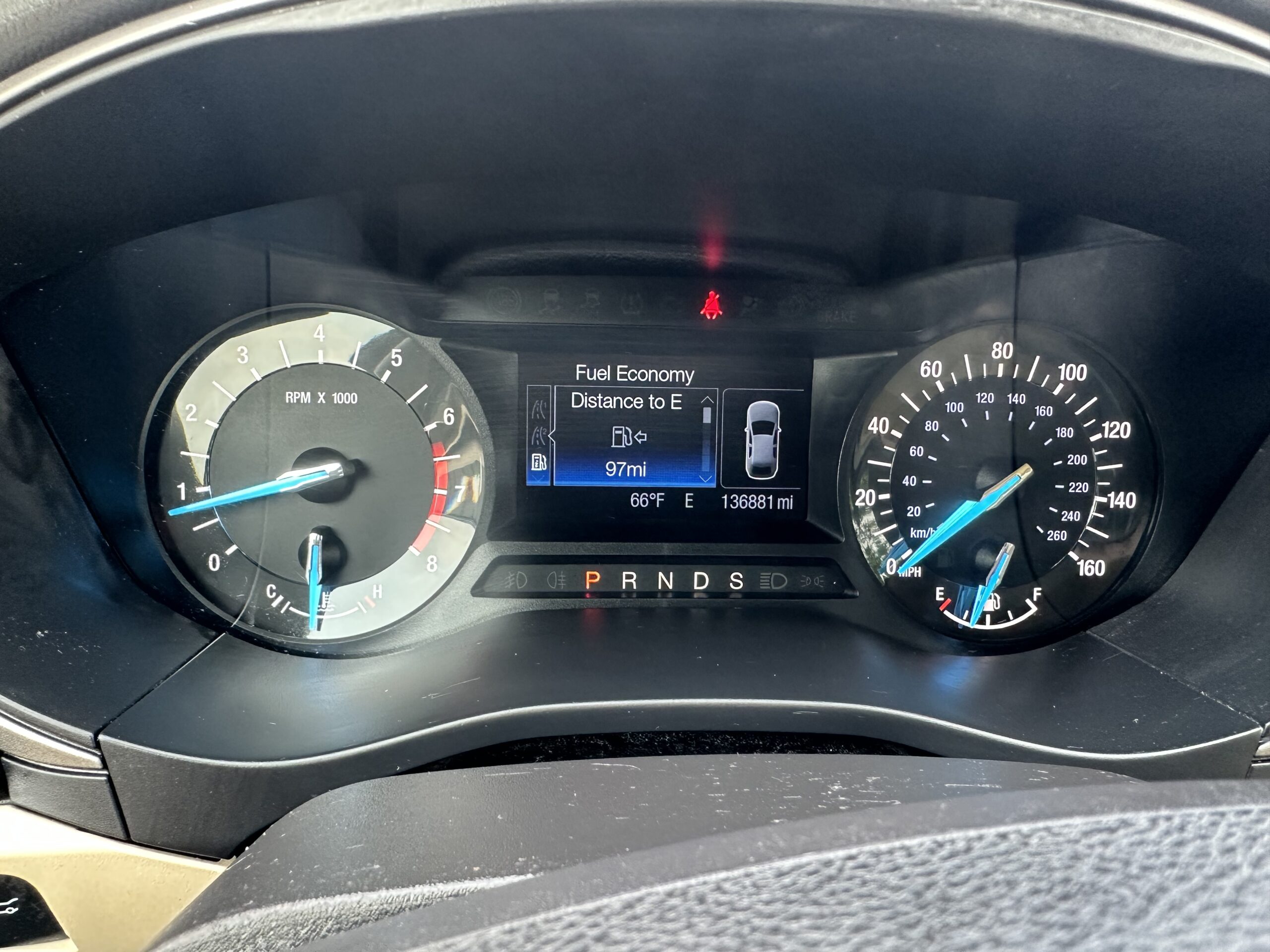 
								2015 Ford Fusion SE full									