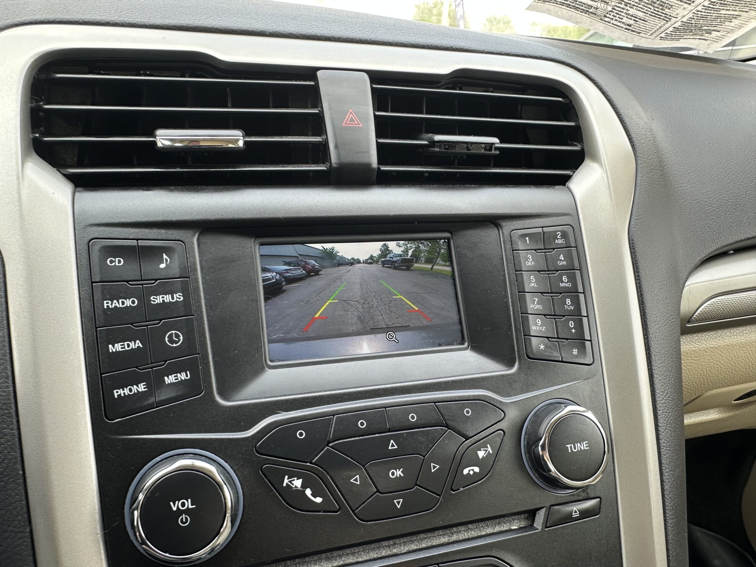 
								2015 Ford Fusion SE full									