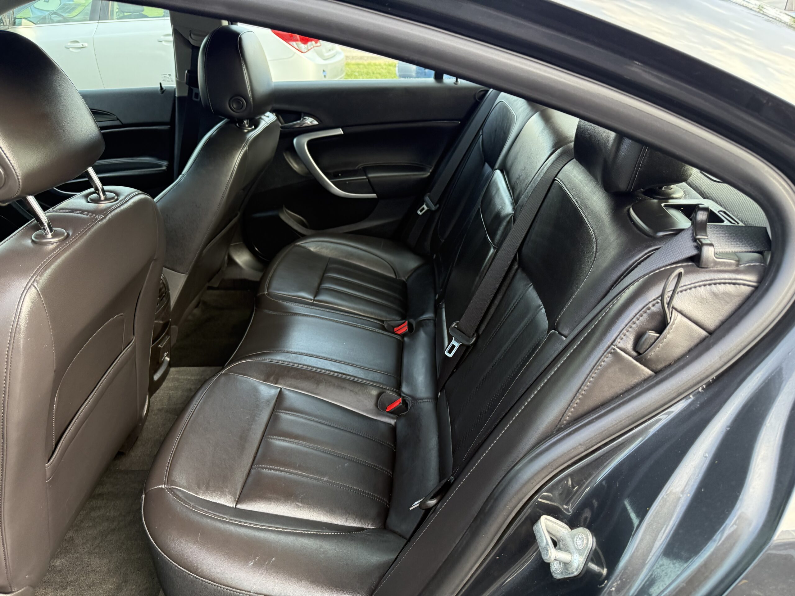 
								2012 Buick Regal Premier One Owner full									