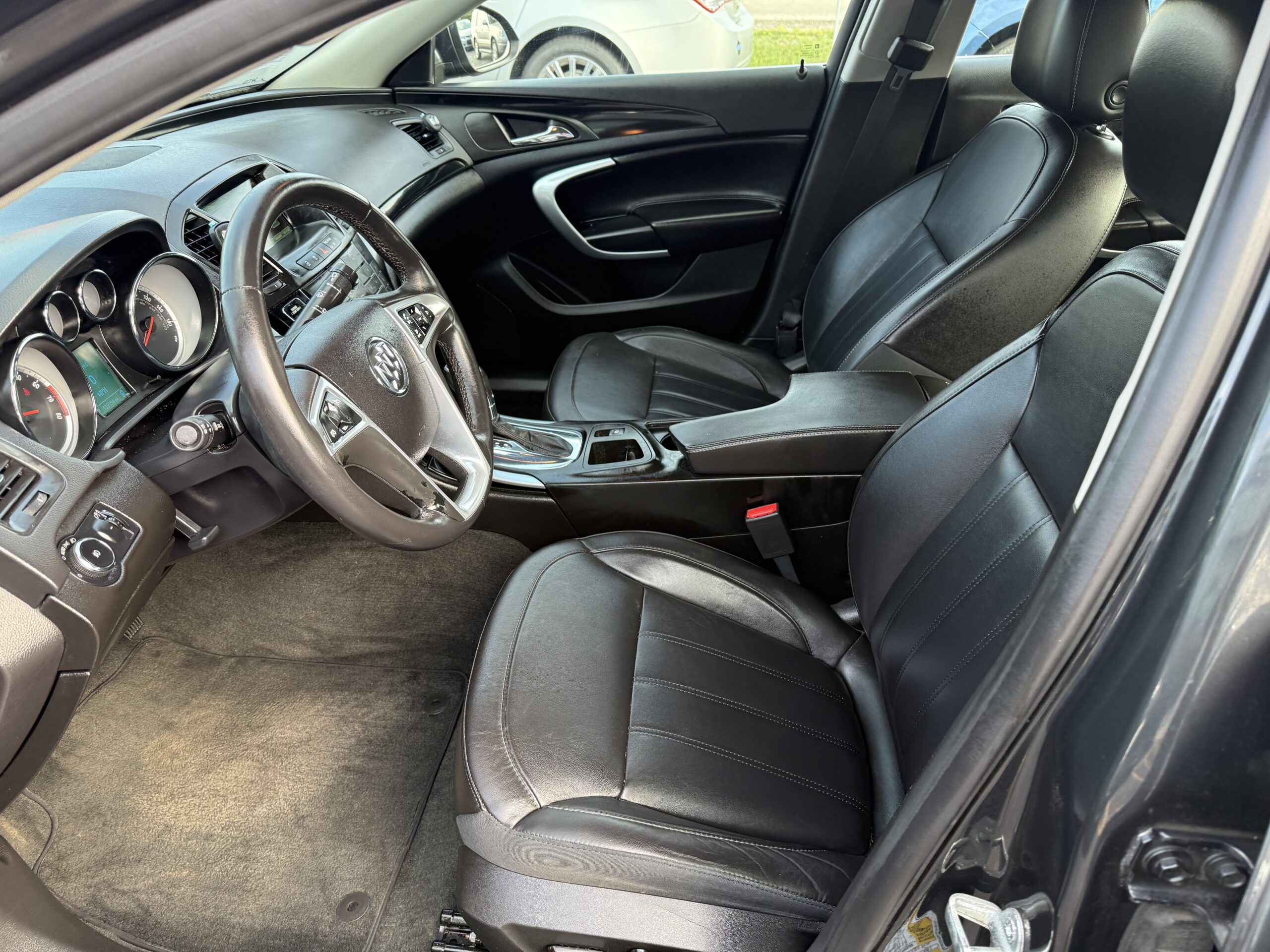 
								2012 Buick Regal Premier One Owner full									