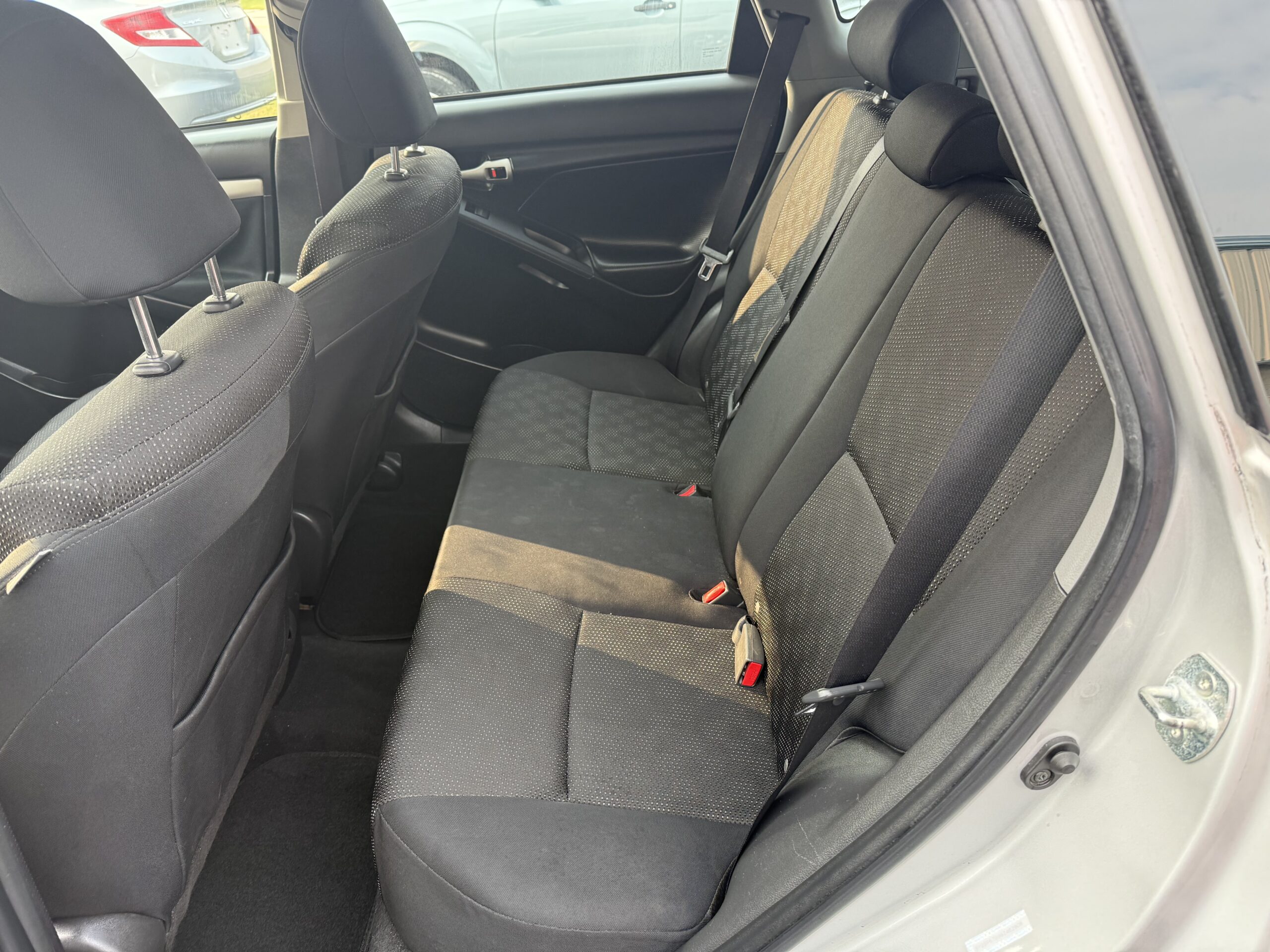 
								2009 Pontiac Vibe. One Owner. Car comes with a 12 month 12,000 mile warranty. full									