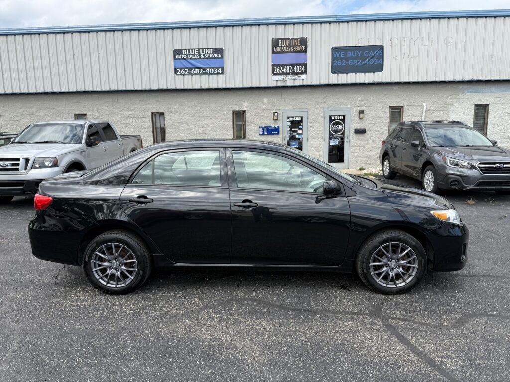2012 Toyota Corolla LE. Comes with a 12 month 12,000 mile warranty.