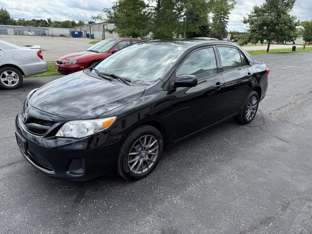 2012 Toyota Corolla LE. Comes with a 12 month 12,000 mile warranty.