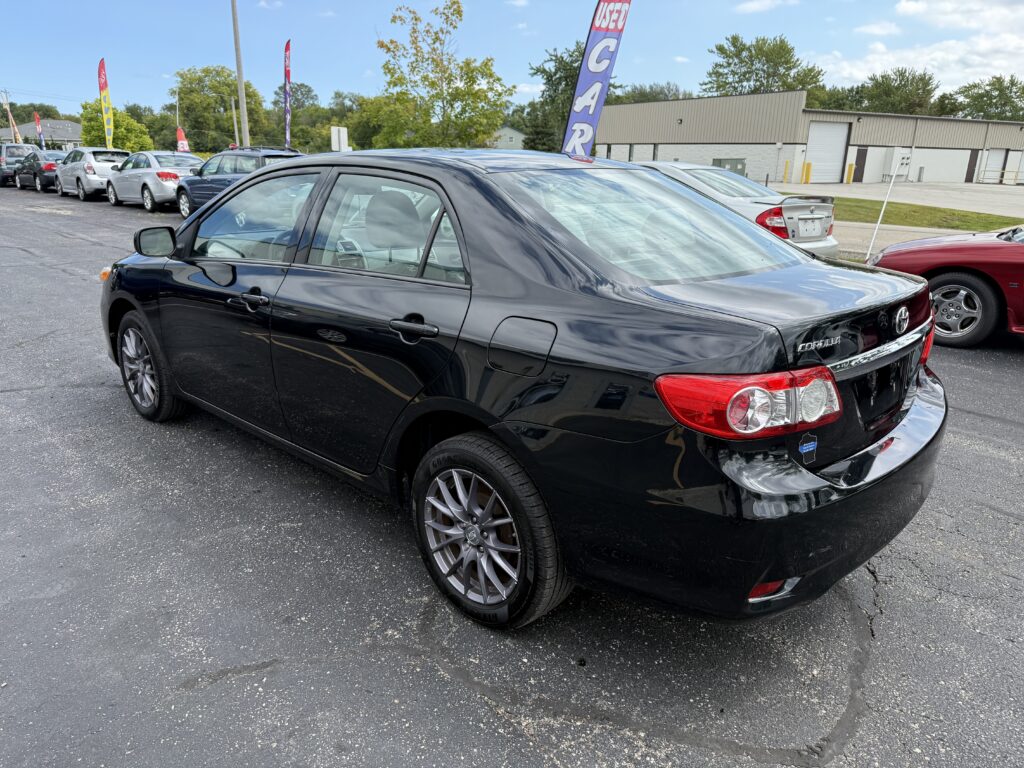 2012 Toyota Corolla LE. Comes with a 12 month 12,000 mile warranty.