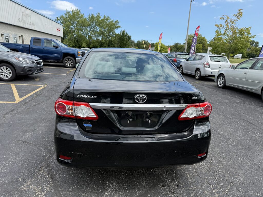 2012 Toyota Corolla LE. Comes with a 12 month 12,000 mile warranty.